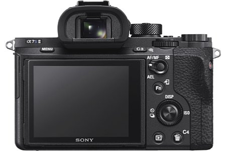 Der große Vollformat-Sensor der Sony Alpha 7S II besitzt lediglich 12,2 Megapixel. Damit ist die Kamera ideal für Aufnahmen bei wenig Licht. [Foto: Sony]