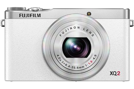Bild Nicht nur in klassischem Silber-Schwarz, sondern auch in Weiß will Fujifilm die XQ2 ab Februar 2015 verkaufen. [Foto: Fujifilm]