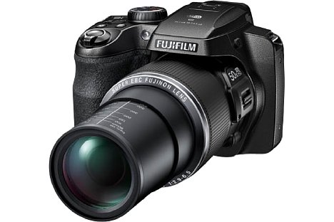 Bild Die Fujifilm FinePix S9900W zoomt optisch 50fach und deckt damit eine umgerechnete Brennweite von 24 bis 1.200 Millimeter ab. [Foto: Fujifilm]
