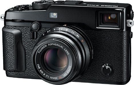 Bild Die Fujifilm X-Pro2 besitzt nicht nur das Design einer klassischen Messsucherkamera, sondern auch einen großen optischen Sucher, der sich als optisch-elektronischer Hybridsucher mit nützlichen digitalen Einblendeungen entpuppt. [Foto: Fujifilm]
