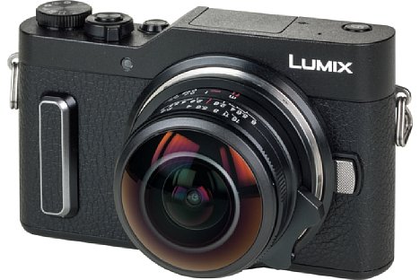 Bild Wie klein das Laowa 4 mm F2,8 Circular Fisheye ist, zeigt sich an der Panasonic DC-GX880, der aktuell kompaktesten Micro-Four-Thirds-Kamera. [Foto: MediaNord]