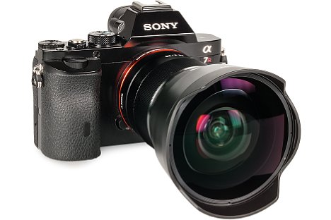 Bild Sony Alpha 7R mit  Sony FE 28 mm F2 (SEL-28F20) und Fisheye-Konverter SEL-057FEC. [Foto: MediaNord]