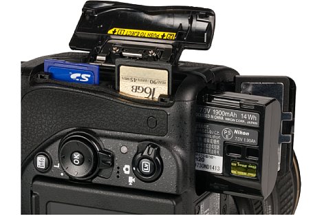 Bild Das Speicherkartenfach der Nikon D750 nimmt gleich zwei SD-Karten auf, auch SDHC und SDXC werden unterstützt. [Foto: MediaNord]
