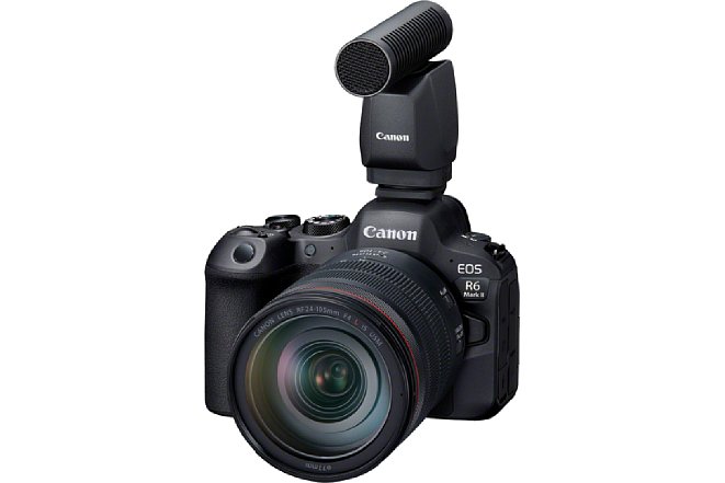 Bild Der Multifunktions-Zubehörschuh der Canon EOS R6 Mark II erlaubt die Verwendung des digitalen Stereo-Richtmikrofons DM-E1D. [Foto: Canon]