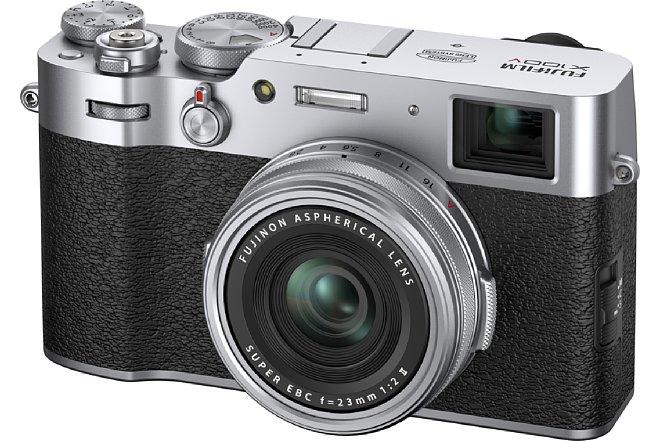 Bild Die Fujifilm X100V besitzt einen höher auflösenden Bildsensor und ein entsprechend neugerechnetes Objektiv. [Foto: Fujifilm]