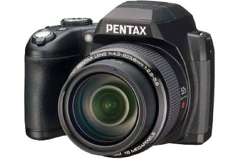 Bild Das Gehäuse der Pentax XG-1 von Ricoh ähnelt einer SLR-Kamera, ist aber wesentlich leichter und kompakter. [Foto: Ricoh]