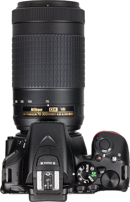 Bild Trotz seiner 12,5 Zentimeter Länge und sieben Zentimeter Durchmesser wiegt das Nikon AF-P 70-300 mm 4.5-6.3 G ED DX VR nur knapp über 400 Gramm. Zusammen mit der D5600 kann man mit unter 900 Gramm auf Motivjagd gehen. [Foto: MediaNord]