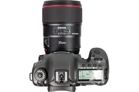 Bild Ein Sichtfenster informiert beim Canon EF 35 mm 1.4 L II USM über die eingestellte Entfernung. Die automatische Ultraschall-Innenfokussierung kann jederzeit mittels des gummierten Fokusrings manuell korrigiert werden. [Foto: MediaNord]