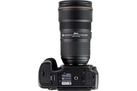Bild Das Stativgewinde der Nikon D850 sitzt ordnungsgemäß in der optischen Achse. [Foto: MediaNord]