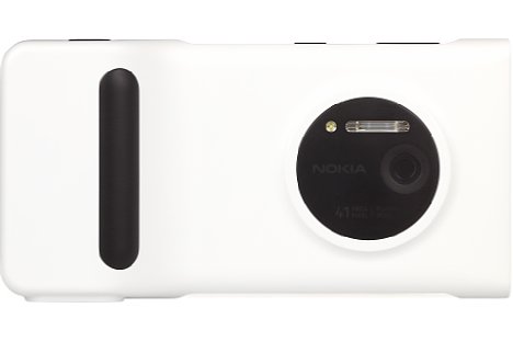 Bild Nokia Lumia 1020 in Weiß mit Kameragriff. Sieht fast auch wie eine richtige Digitalkamera und fässt sich auch so an. [Foto: MediaNord]