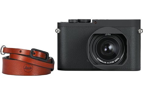 Bild Der Tragegurt der Leica Q-P ist leider nicht so unauffällig mattschwarz wie die Kamera. [Foto: Leica]