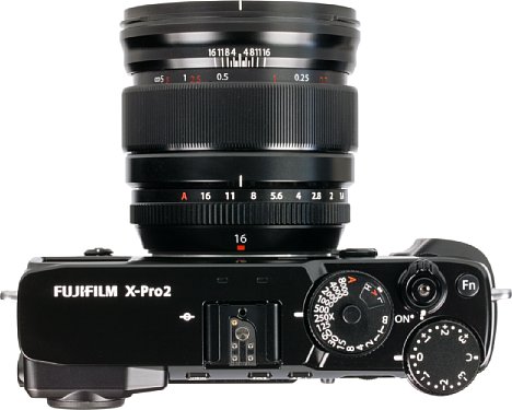 Bild Mit sieben mal acht Zentimeter und 375 Gramm Gewicht ist das Fujifilm XF 16 mm F1.4 R WR zwar nicht klein, aber angesichts der Lichtstärke doch kompakt. [Foto: MediaNord]
