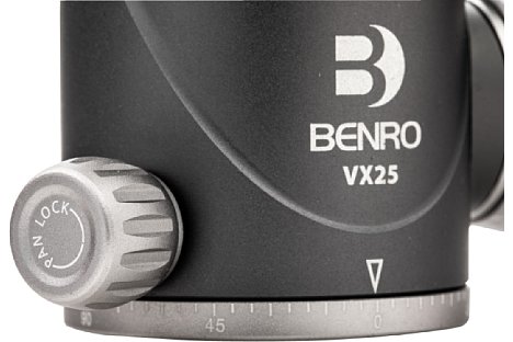 Bild Die Gradeinteilung des Benro VX25 ist mit weißer Farbe auf einem sehr helle, grauen Lack aufgetragen. [Foto: Benro]