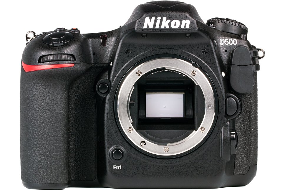 Bild Die Nikon D500 besitzt einen eigens entwickelten CMOS-Sensor im APS-C-Format mit 20,9 Megapixeln Auflösung, der auch 4K-Videos aufnehmen kann. [Foto: MediaNord]