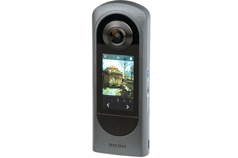 Bild Die Ricoh Theta X besitzt einen ziemlich großen Touchscreen, über den die Kamera bedient werden kann und der auch zur Wiedergabe der Fotos und Videos dient. Ein Live-View ist bei einer 360-Grad-Kamera hingegen eigentlich unnötig. [Foto: MediaNord]