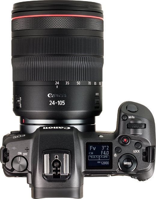 Bild Das kleine Schulterdisplay der Canon EOS R lässt sich beleuchten und bietet zwei umschaltbare Informationsanzeigen. [Foto: MediaNord]