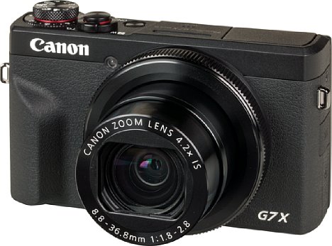 Bild Im knapp 4,1 Zentimeter dicken Gehäuse bringt die Canon PowerShot G7 X Mark III sogar ein lichtstarkes 24-100mm-Zoom unter und bietet damit etwas mehr Brennweite als die gleich große Konkurrenz. [Foto: MediaNord]