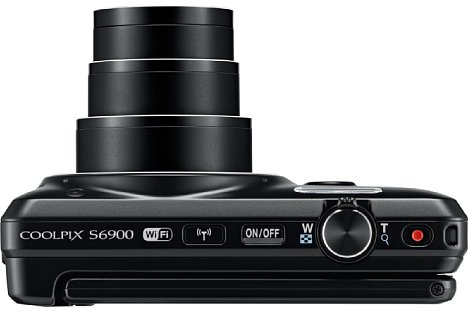 Bild Die Nikon Coolpix S6900 ist mit einem optischen 12-fach-Zoom von umgerechnet 25 bis 300 Millimeter ausgestattet, auch ein Bildstabilisator fehlt nicht. [Foto: Nikon]