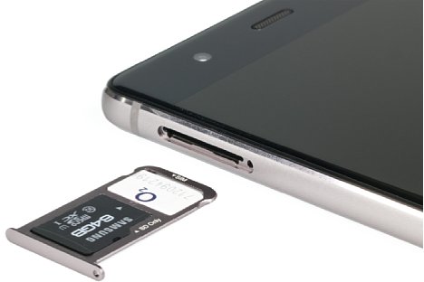 Bild Huawei P9 und P9 Plus haben ein gemeinsames Fach für Speicher- und SIM-Karte. [Foto: MediaNord]