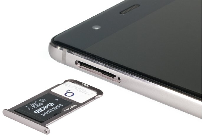 Bild Das Huawei P9 hat ein gemeinsames Fach für Micro-SD-Speicherkarte und Nano-SIM-Karte. [Foto: MediaNord]