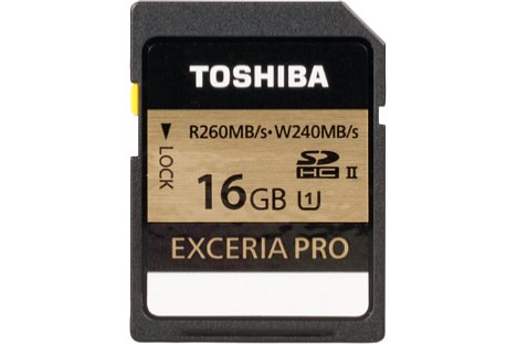 Bild Die Toshiba Exceria Pro 16 GB schreibt dank UHS II zwar bis zu 240 MB/s schnell, garantiert aber nur eine Mindestgeschwindigkeit von 10 MB/s. Sehr gut für Serienbilder, aber schlecht für 4K-Videos. [Foto: MediaNord]