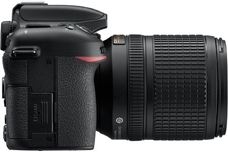 Bild Nur noch einen (statt zwei) SD-Kartenschacht bietet die Nikon D7500. Er ist mit SDHC, SDXC und UHS I kompatibel. [Foto: Nikon]