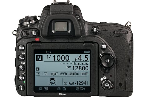 Bild Premiere bei Nikon: Erstmals besitzt mit der D750 eine Vollformat-DSLR einen Klappbildschirm. [Foto: MediaNord]
