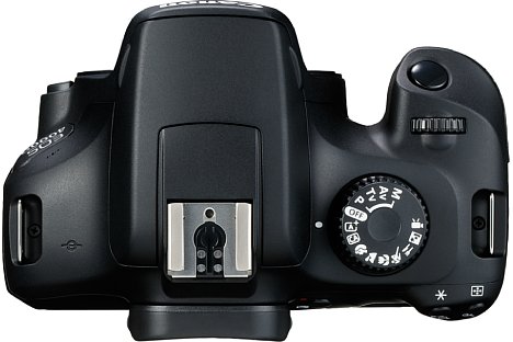 Bild Selbst auf der Oberseite herrscht bei der Canon EOS 4000D das Spardiktat: Die Kamera wird über das Programmwählrad statt über einen eigenen Schalter ein und ausgeschaltet. [Foto: Canon]