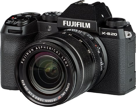 Bild Die Fujifilm X-S20 ist relativ flach, aber sehr breit und bietet einen gut ausgeformten Handgriff. Das Gehäuse ist hochwertig verarbeitet, aber nicht Wettergeschützt. [Foto: MediaNord]