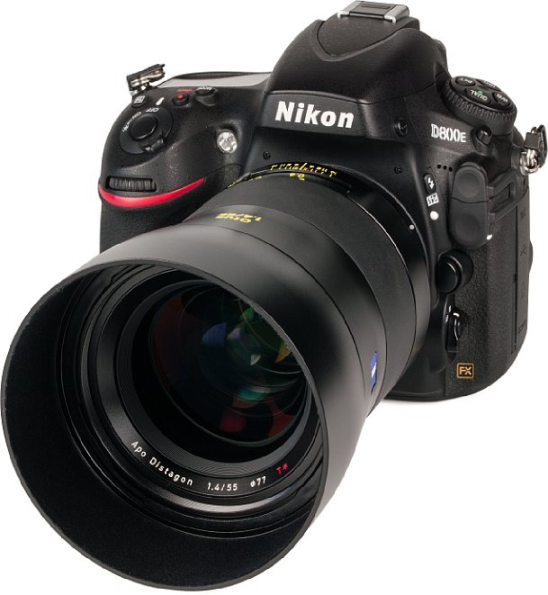 Bild Das Zeiss Otus 1.4/55 macht an der Nikon D800E eine ausgesprochen gute Figur, jedoch drückt die Kombination gut zwei Kilogramm auf die Waage. [Foto: MediaNord]