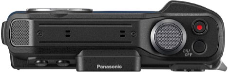 Bild Die Oberseite der Panasonic Lumix FT7. Die Kamera ist deutlich größer als das Vorgängermodell FT5, dafür aber auch bis 31 statt bis 13 Meter wasserdicht. [Foto: Panasonic]