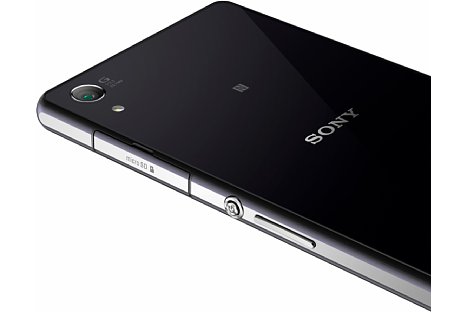 Bild In der Gehäuseecke des Sony Xperia Z2 verbirgt sich ein 20,7-Megapixel-Kameramodul. Das Xperia Z2 war das erste Smartphone, dass 4K Video beherrschte. [Foto: Sony]