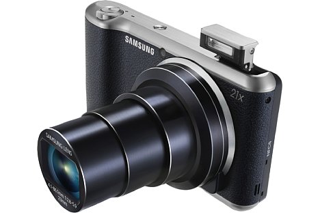 Bild Von vorne betrachtet wirkt die Samsung Galaxy Camera 2 (GC200) wie eine gewöhnliche Superzoom-Digitalkamera. [Foto: Samsung]