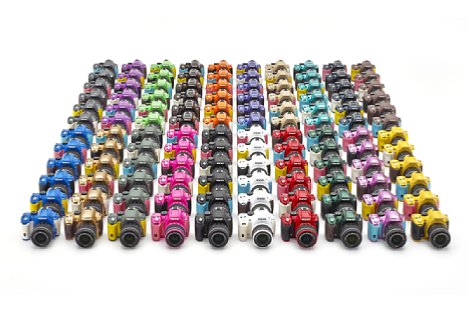 Bild Auf Bestellung gibt es die Pentax K-50 in 120 Farben. [Foto: Pentax]
