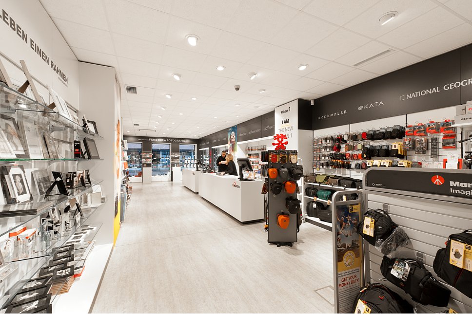 Bild Das moderne, offene Ladengeschäft von Foto Wöhrstein wurde von der Einkaufskooperation Ringfoto als Flagship-Store ausgezeichnet. [Foto: Foto Wöhrstein]