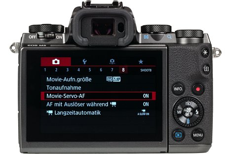 Bild Der mit acht Zentimetern angenehm große Touchscreen der Canon EOS M5 bietet mit 1,6 Millionen Bildpunkten eine feine Auflösung. Er kann um 85 Grad nach oben sowie um 180 Grad nach unten geklappt werden, taugt somit also auch für die beliebten Selfies. [Foto: MediaNord]