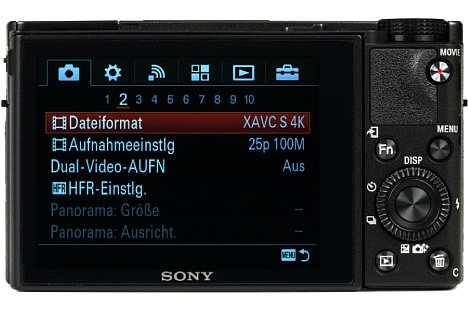 Bild Der rückwärtige Bildschirm der Sony DSC-RX100 V lässt sich um 45 Grad nach unten und 180 Grad nach oben klappen. Leider fehlt weiterhin eine Touchfunktion. [Foto: MediaNord]