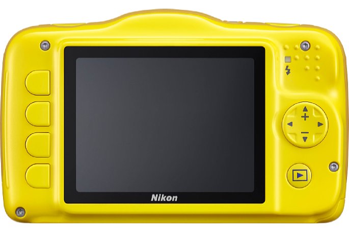 Bild Die Rückseite der Nikon Coolpix S32 mit dem großen Monitor. Links daneben die vier "Soft-Tasten". Deren aktuelle Funktion wird jeweils auf dem Bildschirm angezeigt. [Foto: MediaNord]
