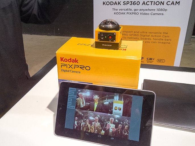 Bild Die Kodak Pixpro SP360 Actioncam ist in der Lage, das Bild live auf ein Tablet oder Smartphone zu streamen. Dort sieht man das Panorama-Video in zwei Streifen untereinander. [Foto: MediaNord]