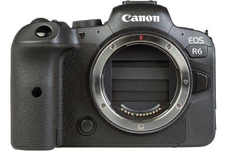 Bild Standardmäßig ist der Verschluss der Canon EOS R6 geschlossen, per Menü lässt er sich aber auch einstellen, dass er nach dem Ausschalten der Kamera offen bleibt. [Foto: MediaNord]