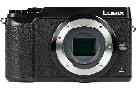Bild Der Micro-Four-Thirds-Sensor der Panasonic Lumix DMC-GX80 ist zur Bildstabilisierung beweglich gelagert und löst 16 Megapixel auf. [Foto: MediaNord]