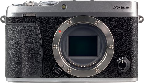 Bild Der APS-C-Sensor der Fujifilm X-E3 löst 24 Megapixel auf. Dank des X-Trans-Farbfilters benötigt er keinen Tiefpassfilter zum Unterdrücken von Moirés. Seine Stärke liegt vor allem bei der sehr guten Farbwiedergabe. [Foto: MediaNord]