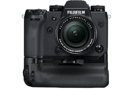 Bild Fujifilm X-H1.mit Hochformatgriff VPB-XH1 und XF18-55 mm. [Foto: Fujifilm]