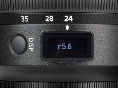 Bild Zudem lässt sich die Blende auf dem Display des Nikon Z 24-70 mm 1:2,8 S anzeigen, die kann man allerdings genauso gut auf dem Top-Status-Display der Z 6 oder Z 7 ablesen. [Foto: MediaNord]