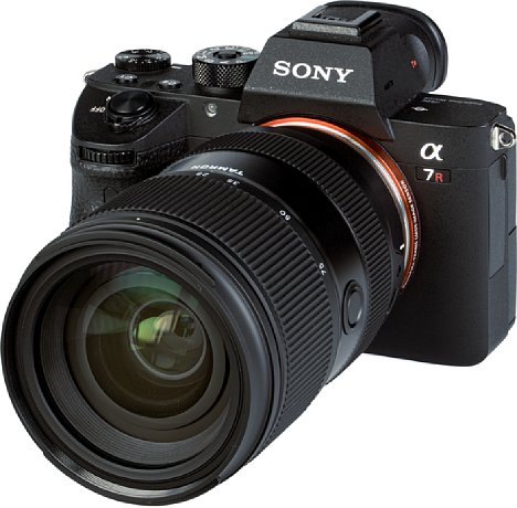 Bild An der an der Sony Alpha 7R III sieht das Tamron 28-75 mm F2,8 Di III VXD G2 (A063S) passend aus und wirkt nicht zu klotzig. [Foto: MediaNord]