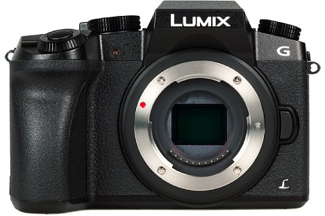 Bild Das Metallbajonett der Panasonic Lumix DMC-G70 wird von einem schwarzen Kunststoffring umgeben, wodurch es insbesondere bei einem Objektiv geringen Durchmessers überdimensioniert wirkt. [Foto: MediaNord]