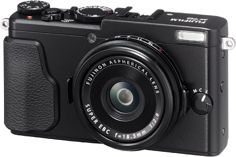 Bild Als kleine Schwester der X100 bietet die Fujifilm X70 einen APS-C-Sensor mit 16 Megapixeln Auflösung und ein F2,8/28mm-Objektiv. Sie steht damit in direkter Konkurrenz zur Nikon Coolpix A und Ricoh GR II. [Foto: Fujifilm]