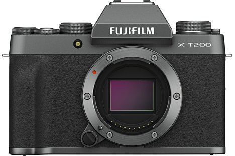 Bild Die dunkelste Fujifilm X-T200 kommt in Dunkelsilber, die schwarz abgesetzten Belederungen sind dabei noch deutlich erkennbar. [Foto: Fujifilm]