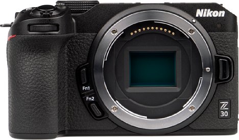Bild Im Verhältnis zur Kamera und auch zum APS-C-Sensor wirkt das Z-Bajonett an der Nikon Z 30 riesig. [Foto: MediaNord]