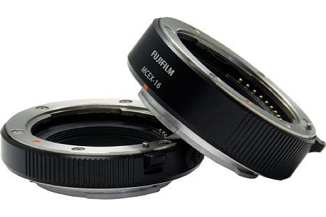 Bild Die beiden Makro-Zwischenringe MCEX-16 und MCEX-11 von Fujifilm vergrößern den Abstand zwischen Sensor und Objektivelementen. Man kann daher noch näher an das Motiv herangehen. [Foto: Fujifilm]